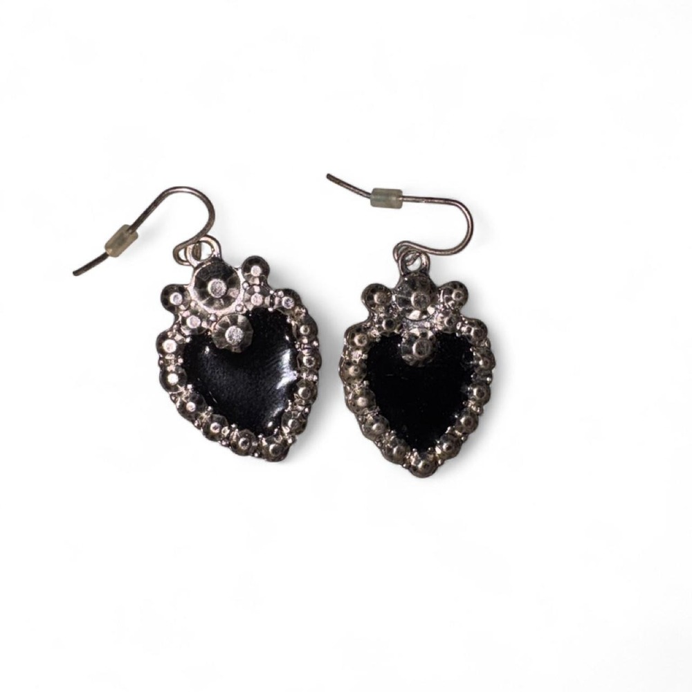 13-Black heart Earrings